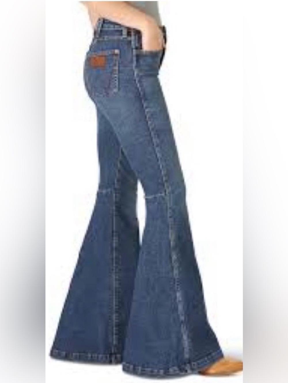 Wrangler High-Waist Wide-Leg Flare Jeans. New with tags. 25x36